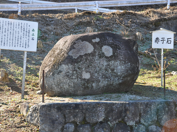 手塚原の赤子石